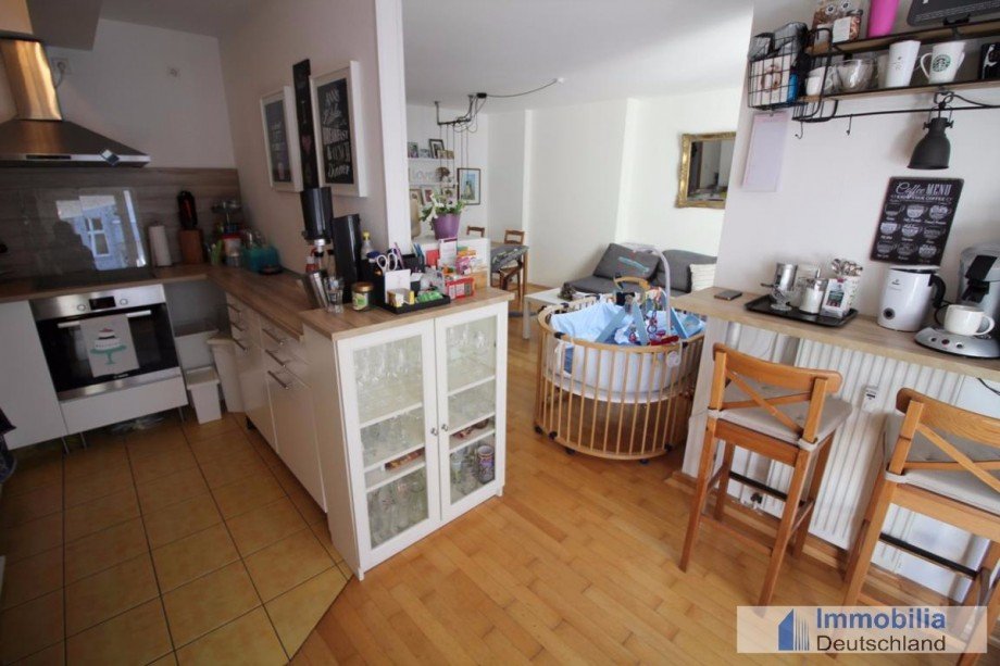K�che mit Blick auf das Wohnzimmer Etagenwohnung Dortmund