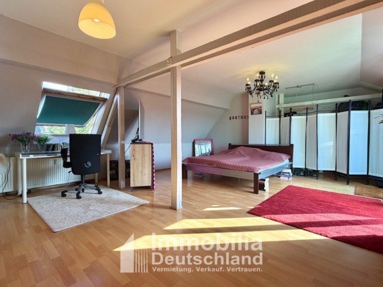 Wohnbereich der Maisonette Dortmund Dachgeschosswohnung Weitblick inklusive: Au�ergew�hnliches Raumkonzept mit sonniger Dachterrasse und Garage