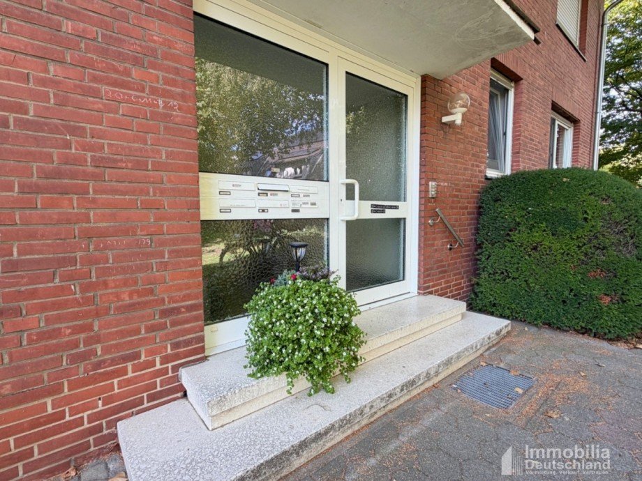 Hauseingang Dachgeschosswohnung L�nen