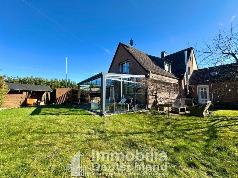 Hinteransicht Dortmund - Wichlinghofen Doppelhaush�lfte Liebenswerte Doppelhaush�lfte inkl. Garage, Sauna und gro�em Garten im Dortmunder S�den