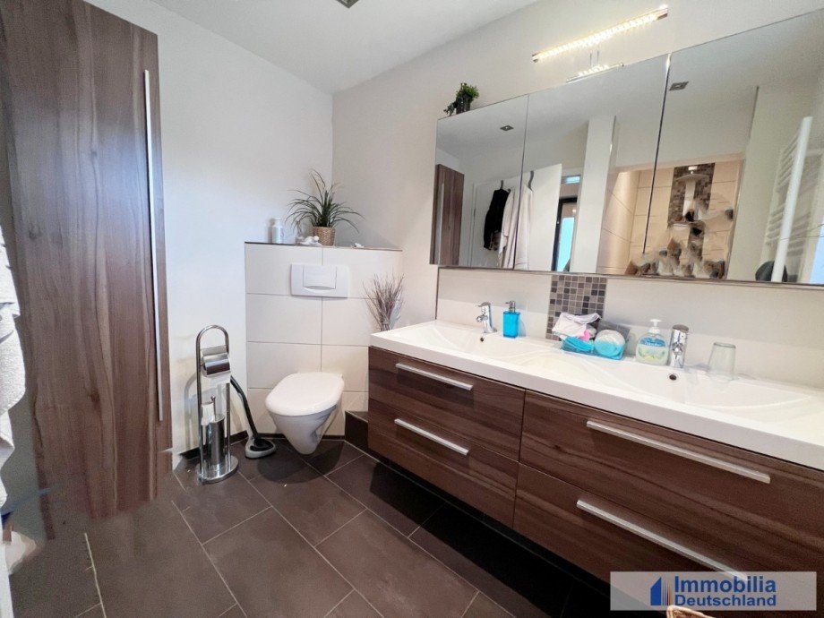 Badezimmer im EG Doppelhaush�lfte L�nen