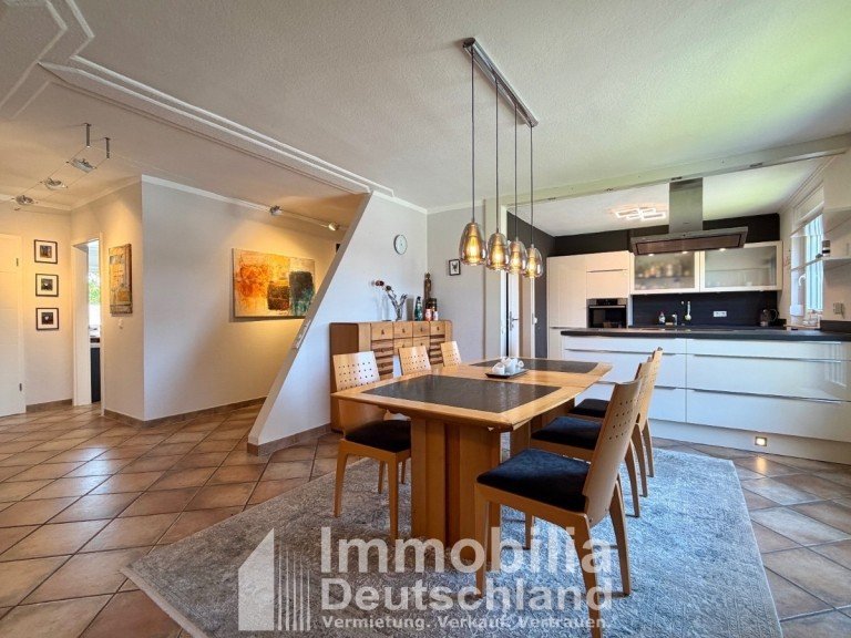 Essbereich mit Blick auf K�che Castrop-Rauxel Etagenwohnung Ein Zuhause zum Ankommen mit Balkon, Garage und hochwertiger Ausstattung
