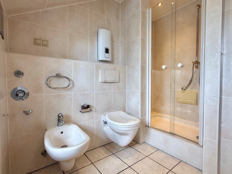 Blick zur Dusche Dachgeschosswohnung Dortmund