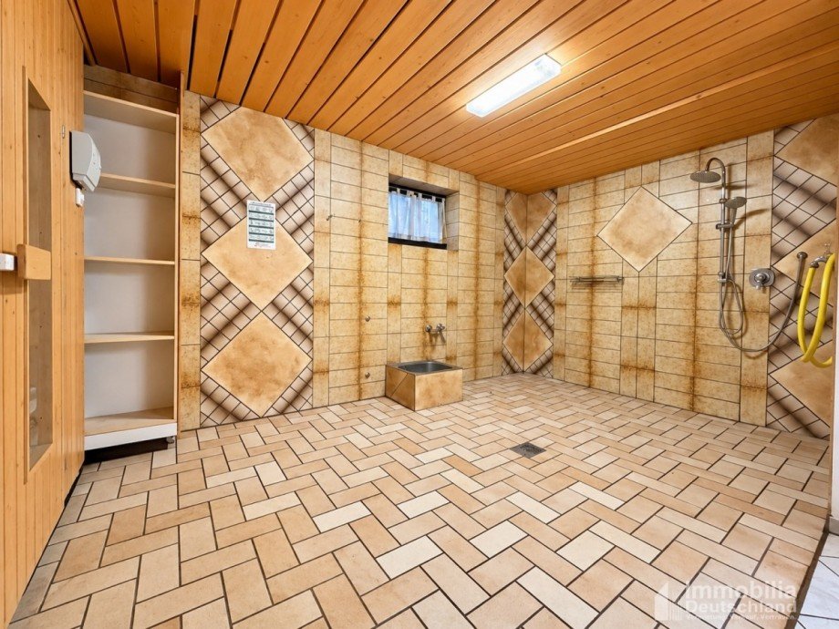 Wellnessbereich mit Regendusche und Sauna Einfamilienhaus Dortmund