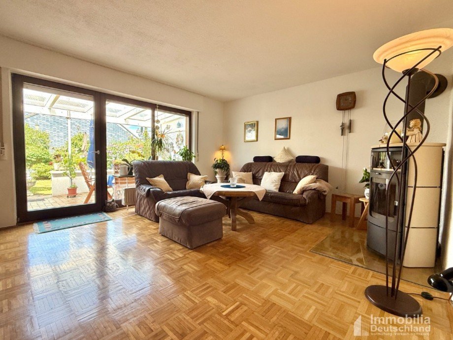 Wohnzimmer mit Blick auf die Terrasse Reihenmittelhaus Remscheid