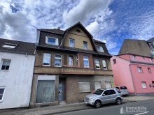 Frontansicht Mehrfamilienhaus mit Entwicklungspotenzial in Dortmund-Marten