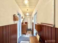 Diele Doppelhaush�lfte mit Doppelgarage, Garten und Ausbaupotential in Kamen zu verkaufen