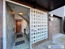 Hauseingang Zweifamilienhaus mit Garagen in Wunschlage von L�nen