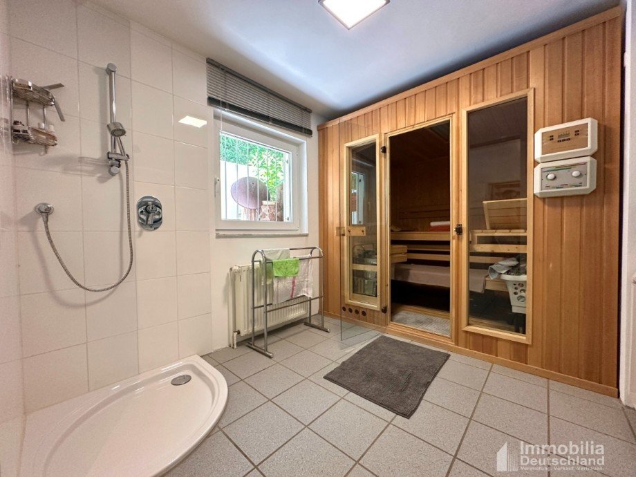 Sauna und Dusche inkl. Waschmaschinenanschluss im Keller Doppelhaush�lfte Herdecke