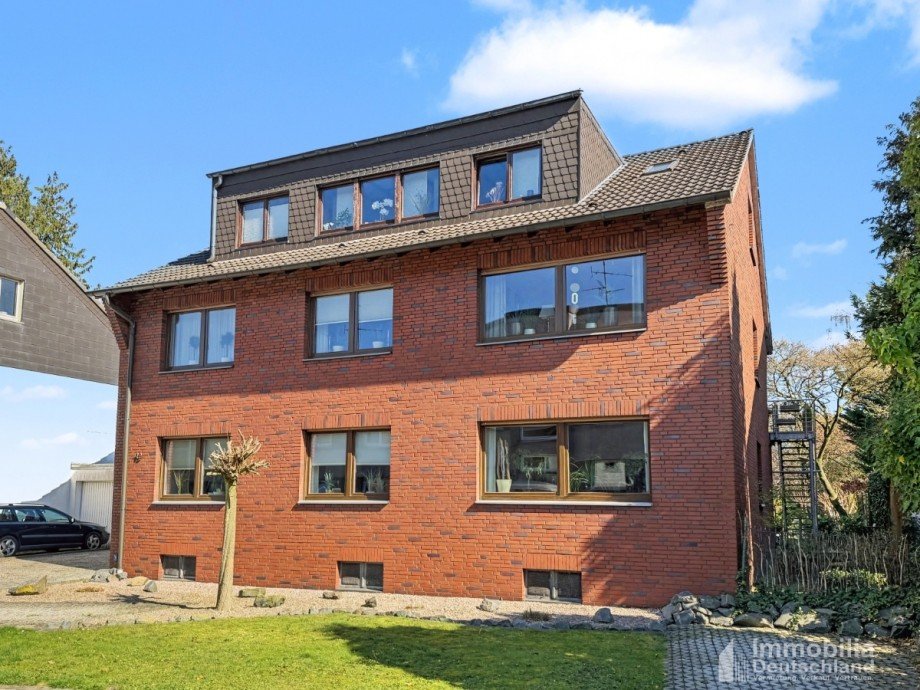 Frontansicht Dachgeschosswohnung L�nen