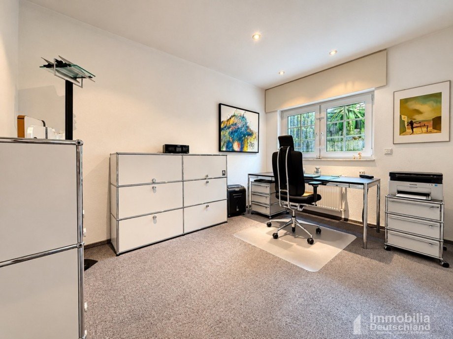 Modernes Arbeitszimmer im Keller Doppelhaush�lfte Herdecke