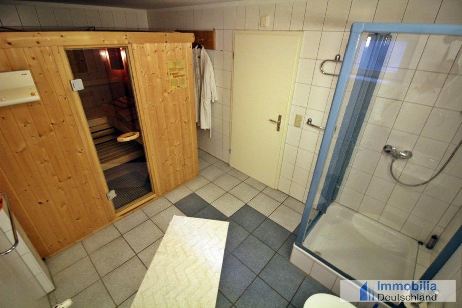 Badezimmer + Sauna Kellergeschoss Doppelhaush�lfte Dortmund