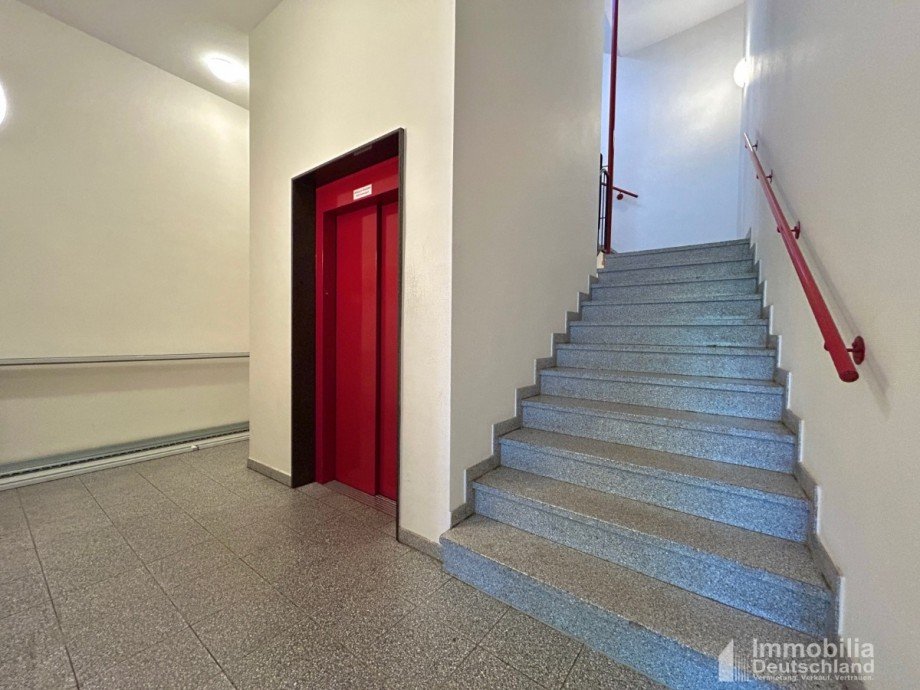 Hausflur mit barrierefreiem Aufzug Etagenwohnung Dortmund