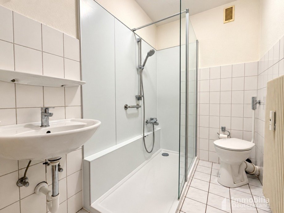 Badezimmer mit barrierearmer Dusche Erdgeschosswohnung L�nen