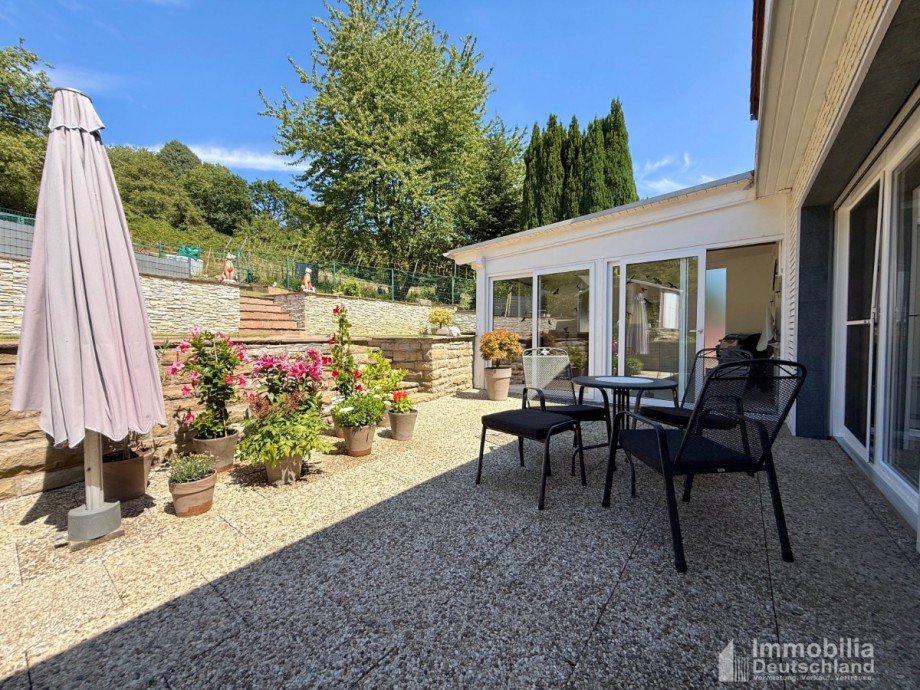 Terrasse mit Zugang in den Wintergarten Erdgeschosswohnung Witten