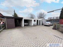 Grundst�ck mit Garagen, Carport und Schwerlastzelt Modernisierte Doppelhaush�lfte auf Traumgrundst�ck