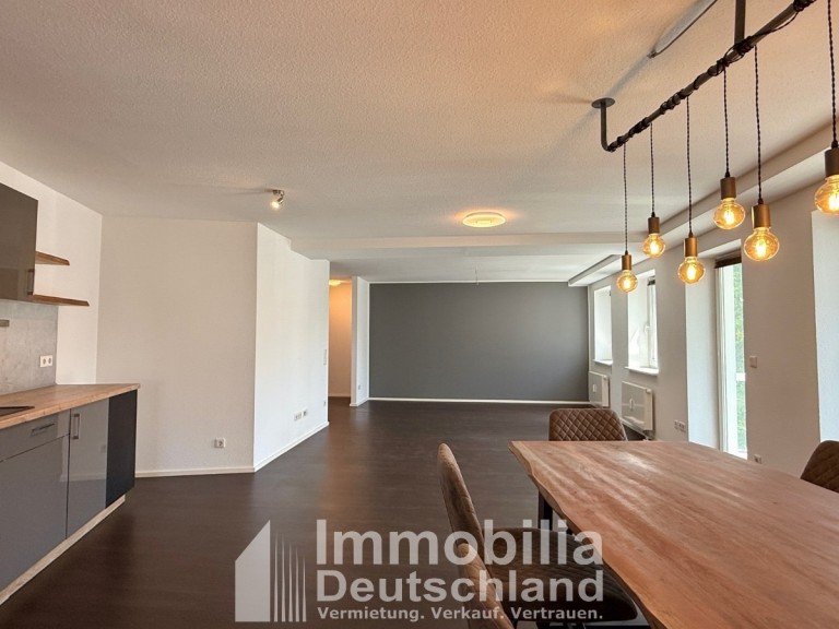 Blick von der K�che ins Wohnzimmer Dortmund - H�rde Etagenwohnung Barrierefreie Designwohnung nahe Phoenix-See: Hochwertig saniert und modern
