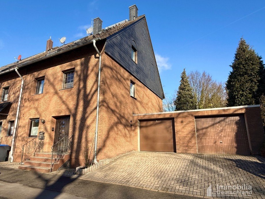 Frontansicht Reihenendhaus L�nen