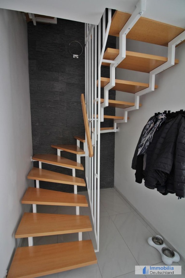 Treppe nach oben Reihenendhaus L�nen