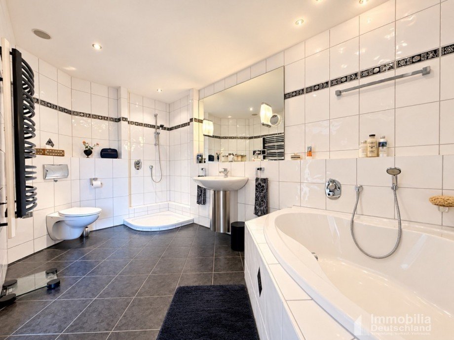Tageslichtbad / Bad en Suite Doppelhaush�lfte Herdecke