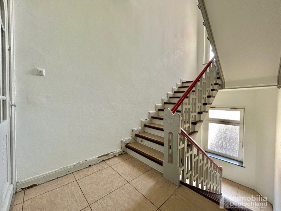 Hausflur mit Altbaucharme Etagenwohnung Dortmund