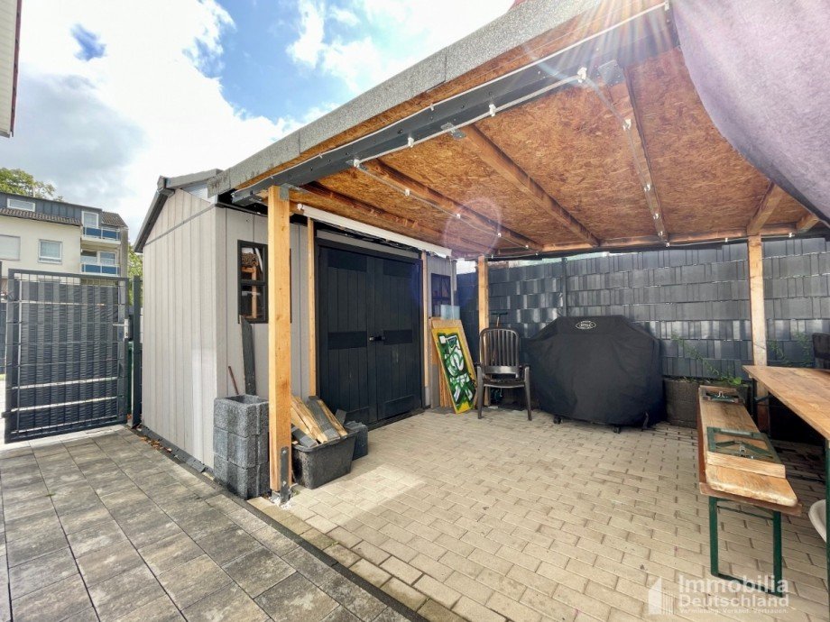 Gartenh�tte und 2. Terrasse Einfamilienhaus Unna