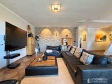 Wohnzimmer Ein Zuhause zum Ankommen mit Balkon, Garage und hochwertiger Ausstattung