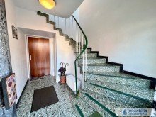 Treppenhaus Zweifamilienhaus mit Garagen in Wunschlage von L�nen