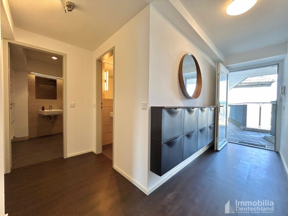 Wohnungsflur mit Blick Richtung Bad / G�ste-WC / Eingangst�r Etagenwohnung Dortmund